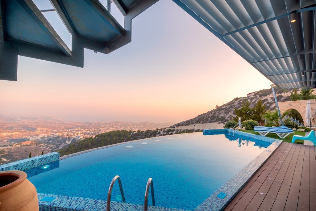 luxury rehab with swimming pool that takes insurance